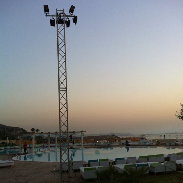 รูปภาพถ่ายที่ Praia Beach Resort โดย Chantal A. เมื่อ 6/27/2013
