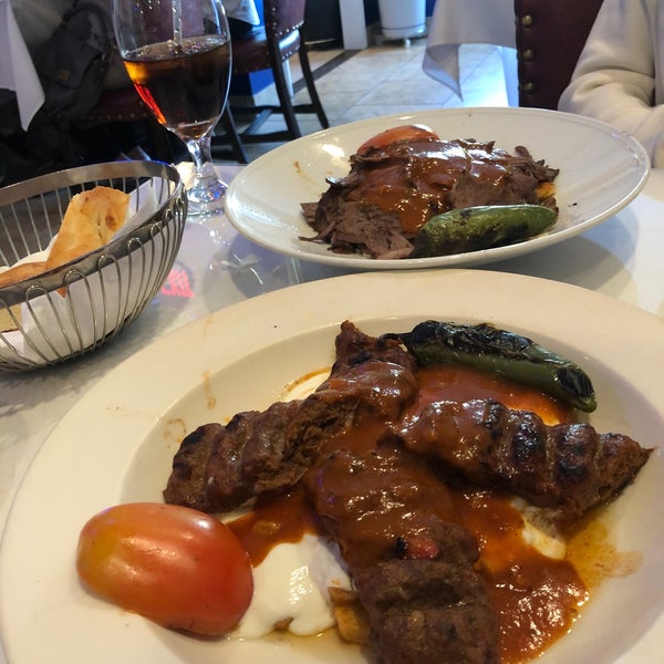Foto scattata a Istanbul Blue Restaurant da Abdulrahman Alwadani il 10/17/2020