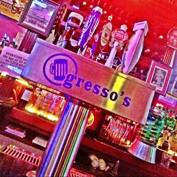 รูปภาพถ่ายที่ Gresso&#39;s Restaurant &amp; Bar โดย Christina เมื่อ 8/11/2013