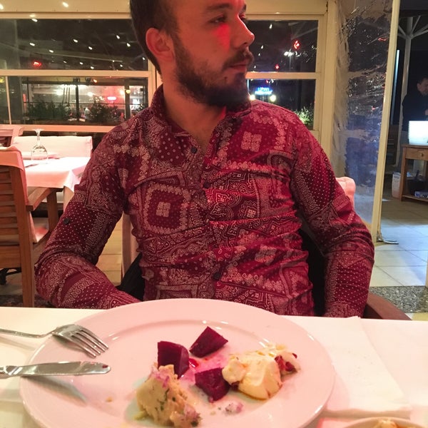 Снимок сделан в Dede Restaurant пользователем İsmail H. 3/14/2019