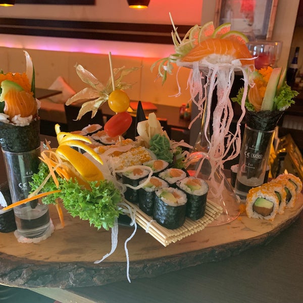 Foto scattata a Sashimi Sushi Lounge da Pham M. il 2/6/2024