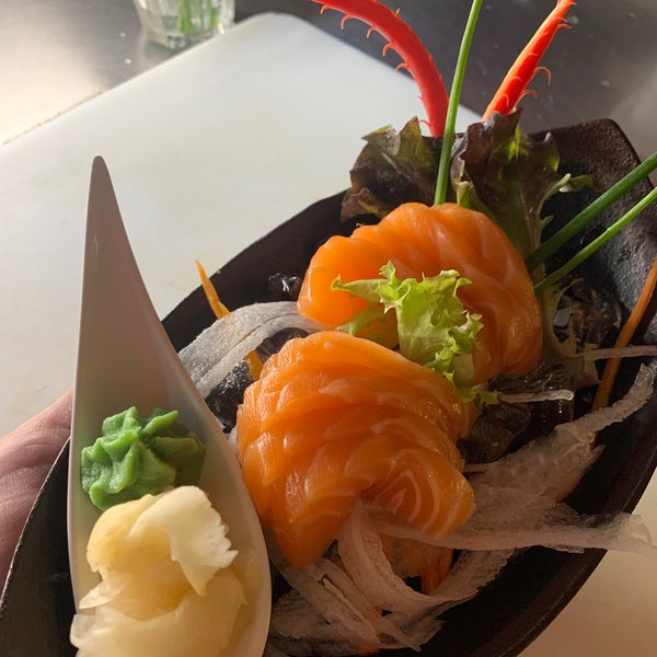 Foto scattata a Sashimi Sushi Lounge da Pham M. il 2/6/2024