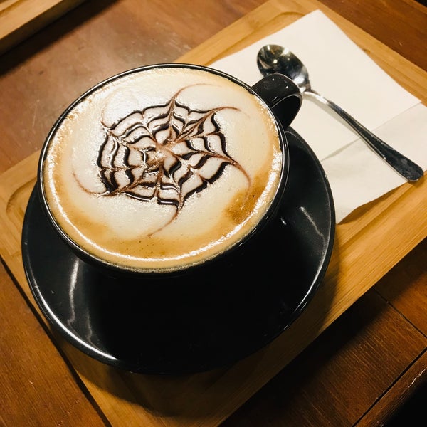 Foto tomada en Old Bear Coffee Co.  por Gökhan G. el 12/29/2018