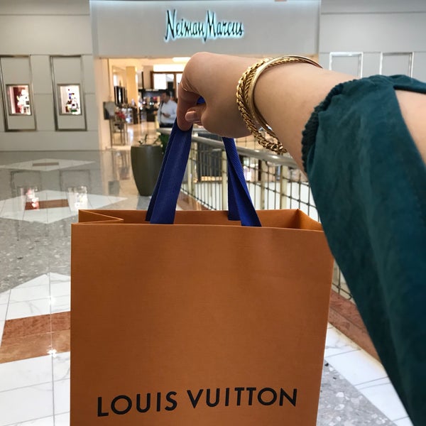 Neiman Marcus Sell Louis Vuitton