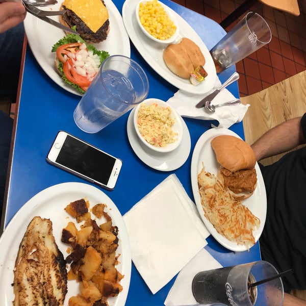 Omg! I didn’t expect this food from here when I entered! Burger is amazing! Also fair prices and huge portions! Typical old school American dinner. If you are in the area give it a chance.