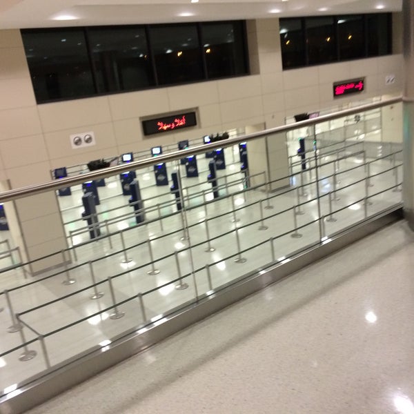 Photo taken at Washington Dulles International Airport (IAD) by Diane M. on 12/23/2014