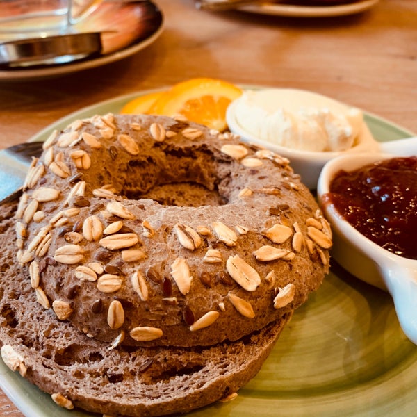 2/19/2019 tarihinde Sebil E.ziyaretçi tarafından Bagels &amp; Beans'de çekilen fotoğraf