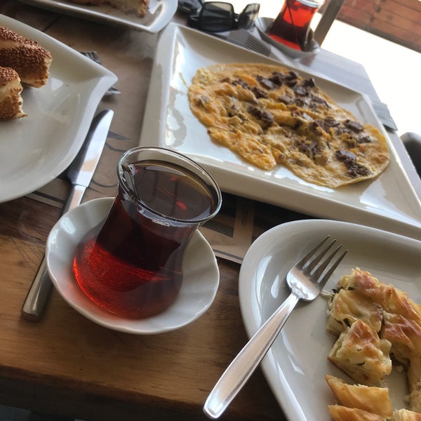 Photo taken at Moda Restoran by Enes İ. on 3/9/2019