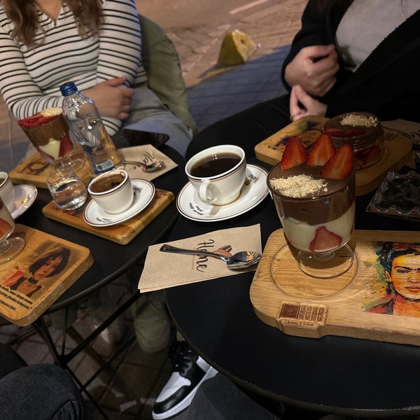 3/30/2024 tarihinde Berkay E.ziyaretçi tarafından Hane Çikolata &amp; Kahve'de çekilen fotoğraf