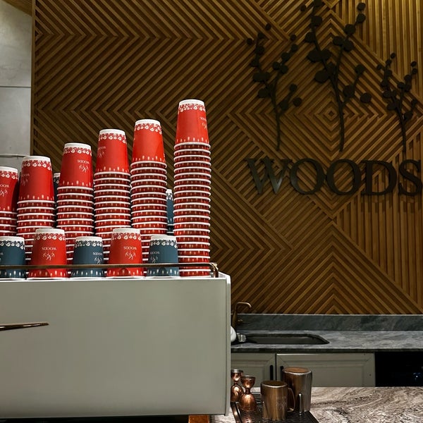 รูปภาพถ่ายที่ WOODS Café &amp; Roastery | مقهى ومحمصة وودز โดย 🩵 .. เมื่อ 4/12/2024