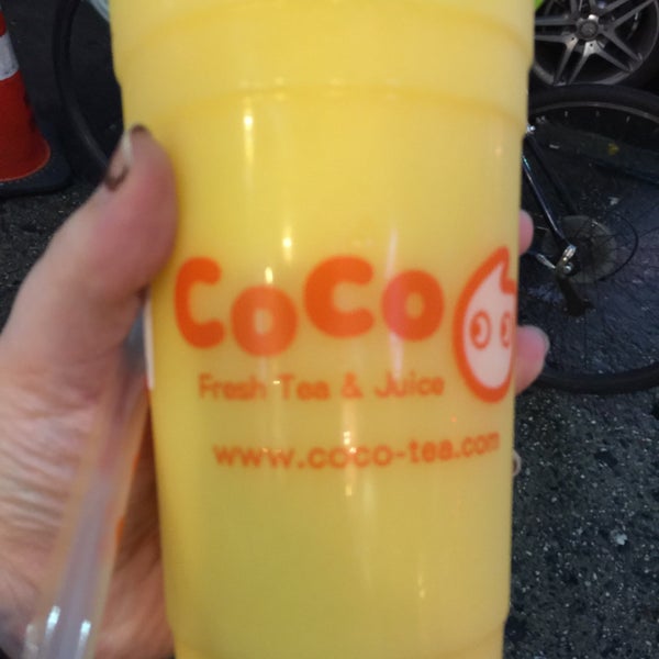 Photo prise au CoCo Fresh Tea &amp; Juice par Hillary G. le12/22/2015