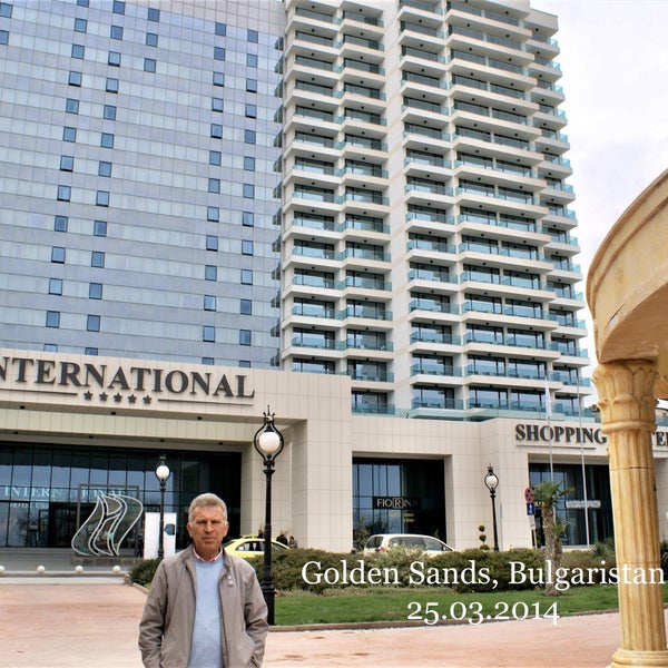 Foto diambil di INTERNATIONAL Hotel Casino &amp; Tower Suites oleh Rahim S. pada 6/12/2019