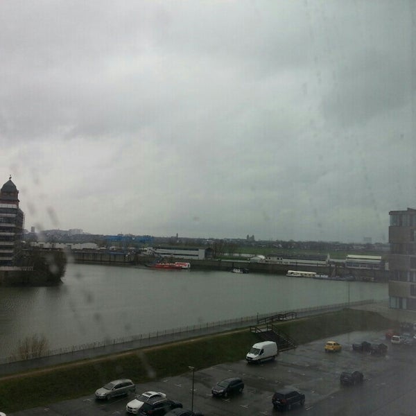 3/27/2016 tarihinde Ismail Ç.ziyaretçi tarafından INNSIDE Düsseldorf Hafen'de çekilen fotoğraf