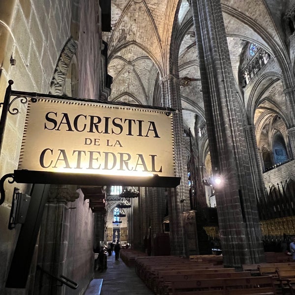 Foto tirada no(a) Catedral da Santa Cruz e Santa Eulália por Amir K. em 3/21/2024