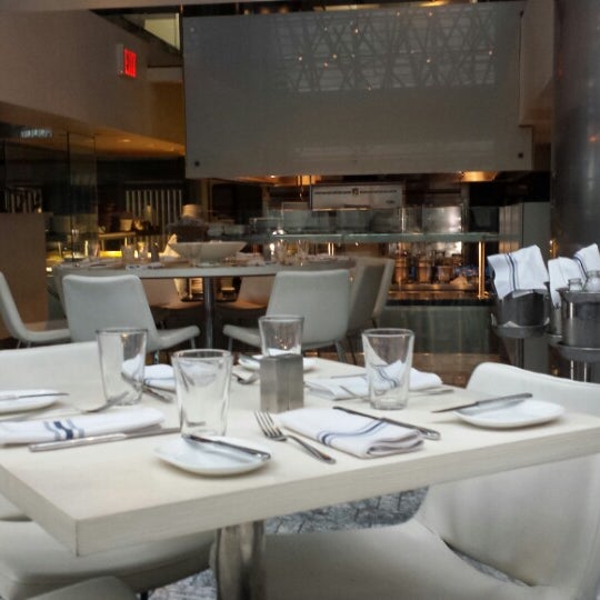 9/6/2014 tarihinde Grace L.ziyaretçi tarafından New York Central Bar and Kitchen'de çekilen fotoğraf