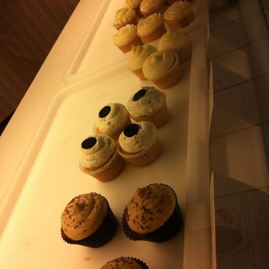 Foto tirada no(a) Liz&#39;s Cupcakes por Alicia K. em 11/25/2012