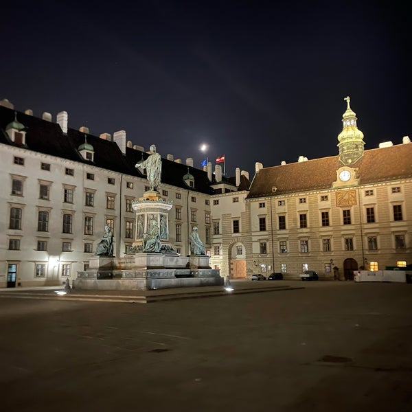Foto tirada no(a) Hofburg por Sascha R. em 5/25/2023