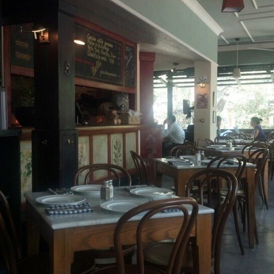 รูปภาพถ่ายที่ MilaMila Bar de Milanesas โดย Bernardo M. เมื่อ 10/26/2012