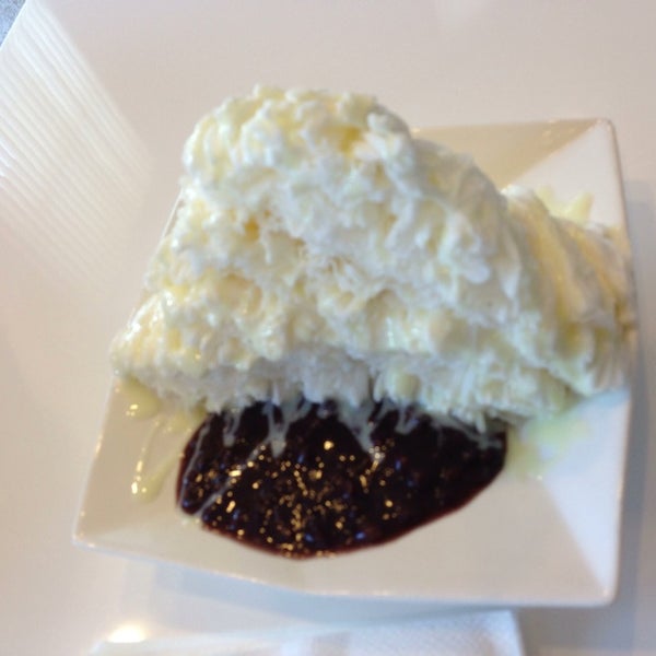 Photo taken at Sno-Zen Shaved Snow &amp; Dessert Cafe by Kathy H. on 9/23/2014