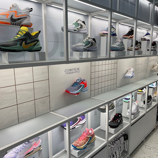 Nike store cheap nyc midtown