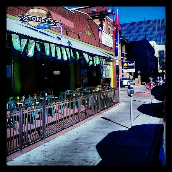 Foto tirada no(a) Stoney&#39;s Bar and Grill por Melinda S. em 11/11/2012