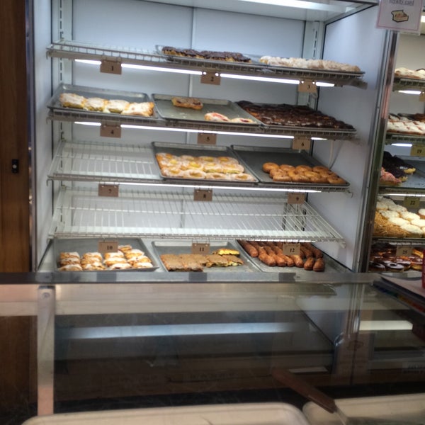 7/28/2016에 Tony M.님이 National Bakery and Deli에서 찍은 사진