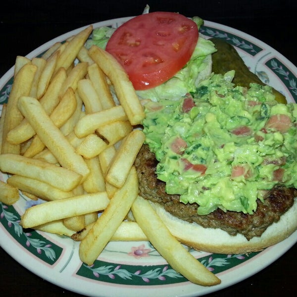 4/26/2013 tarihinde Gabriel W.ziyaretçi tarafından Burger One'de çekilen fotoğraf