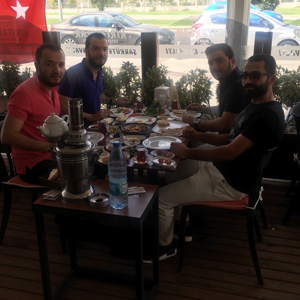 Photo prise au Kırıtaklar Mandıra &amp; Kahvaltı par Rıdvan le8/30/2017