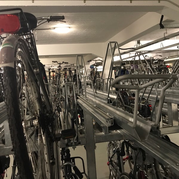 Fietsenstalling Station Amsterdam Amstel - Stadsdeel Oost - Amsterdam,  Noord-Holland