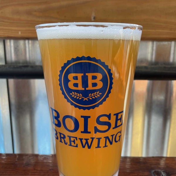Foto scattata a Boise Brewing da Kelly A. il 9/25/2021