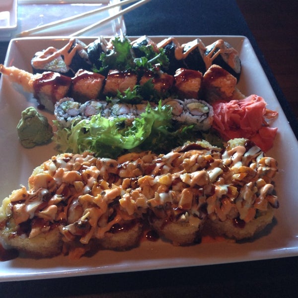 Photo taken at Shinto Japanese Steakhouse &amp; Sushi Bar by Viktoriia on 4/26/2014