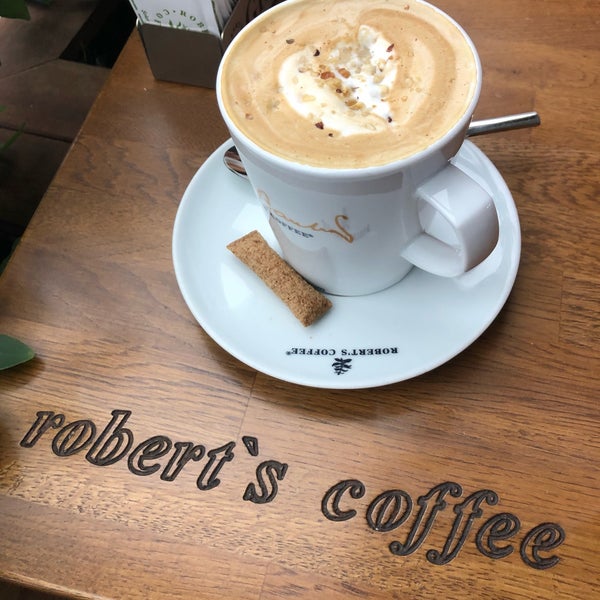 Снимок сделан в Robert&#39;s Coffee пользователем Ilker D. 9/16/2019