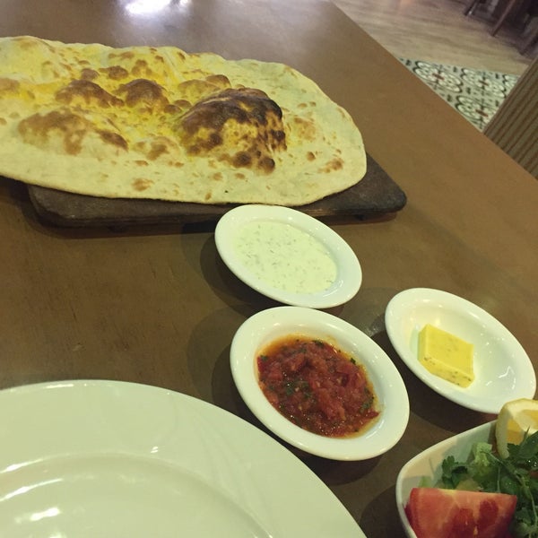 Foto tirada no(a) Cihan Pide Kebap Restaurant por Ilker D. em 5/14/2018