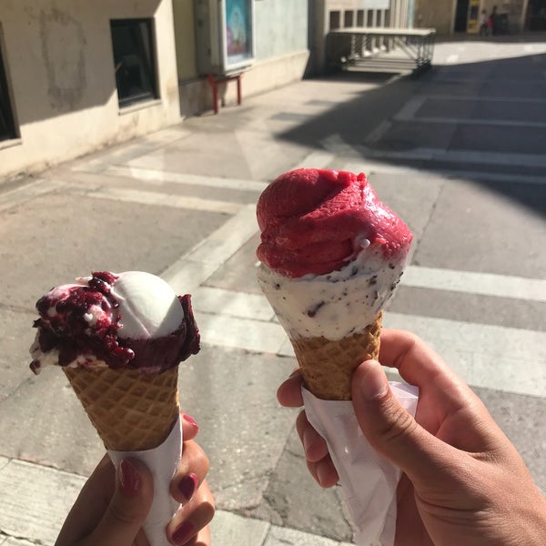 The ice cream tasted very fresh and truly handmade. We had Nutella-cranberry-mascarpone and classic strawberry sorbet. Very fruity, huge portion. Price 10-15 kunas per ball in a cone.