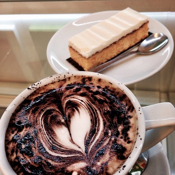 Das Foto wurde bei La Nevateria &quot;Sweets &amp; Coffee&quot; von Nuni S. am 3/23/2014 aufgenommen