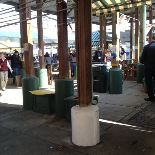 Photo taken at 17th Street Farmer&#39;s Market by Lisa R. on 11/4/2012