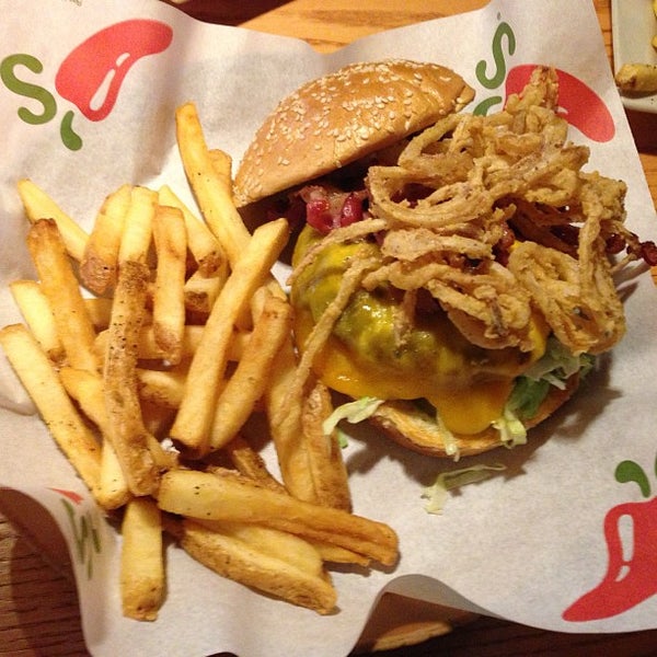 Photo taken at Chili&#39;s Grill &amp; Bar by Mari S. on 3/7/2013