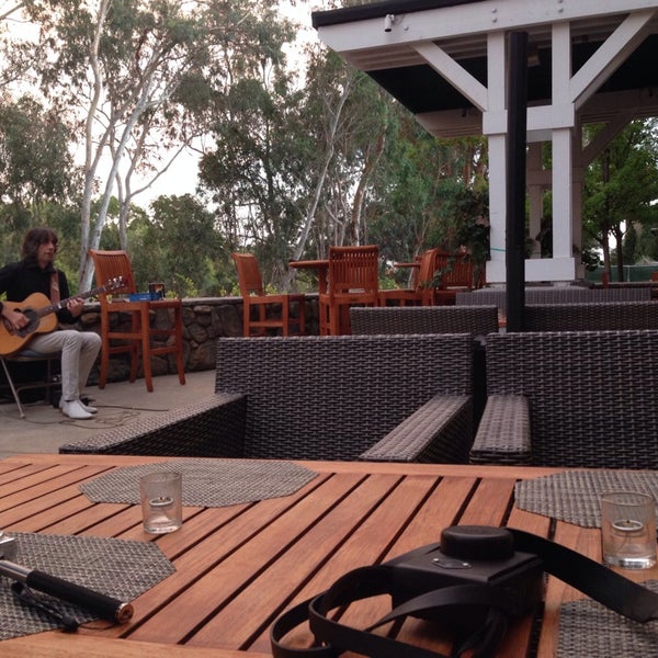 รูปภาพถ่ายที่ River Terrace Inn โดย Borja B. เมื่อ 9/21/2014