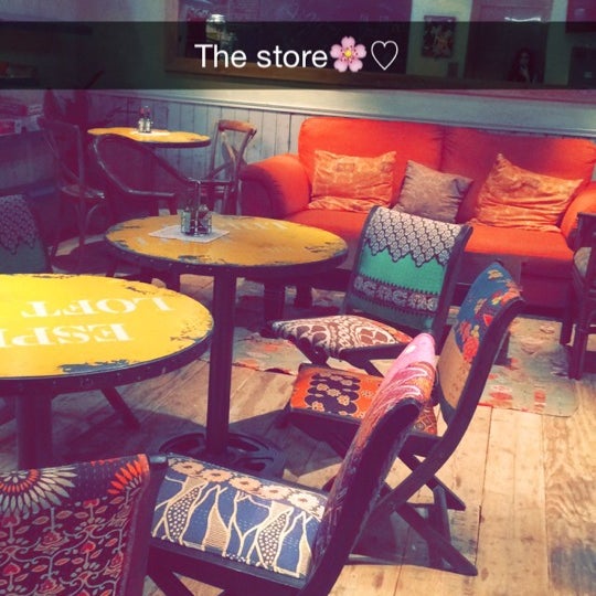 รูปภาพถ่ายที่ The Store โดย Dania A. เมื่อ 3/23/2014