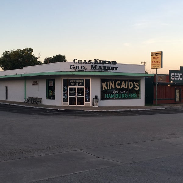 Снимок сделан в Kincaid&#39;s Hamburgers пользователем Charley C. 8/24/2016
