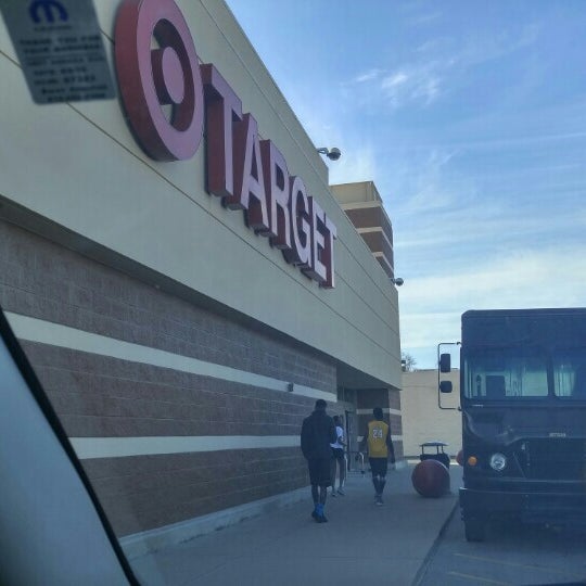 Target New Albany'da Hipermarket