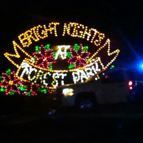 Снимок сделан в Bright Nights at Forest Park пользователем Elizabeth (Bet) L. 12/23/2012