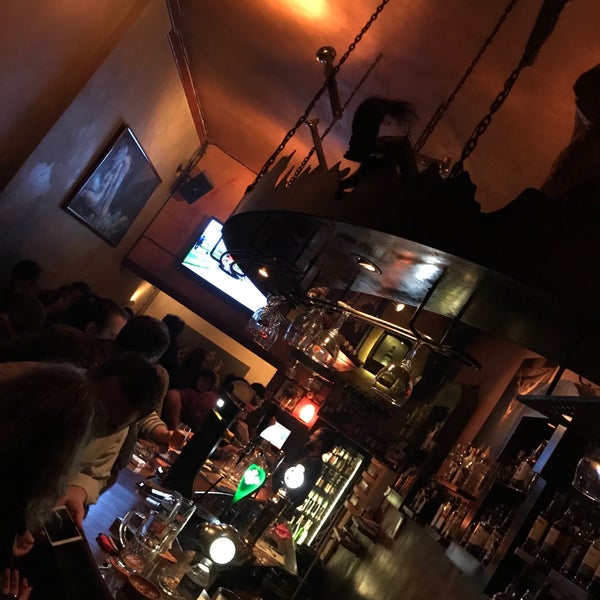 Снимок сделан в Zincir Bar пользователем Arvin M. 5/12/2018