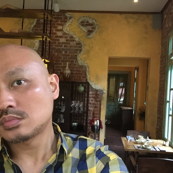 Foto diambil di HOME Hanoi Restaurant oleh Danny C. pada 9/20/2018