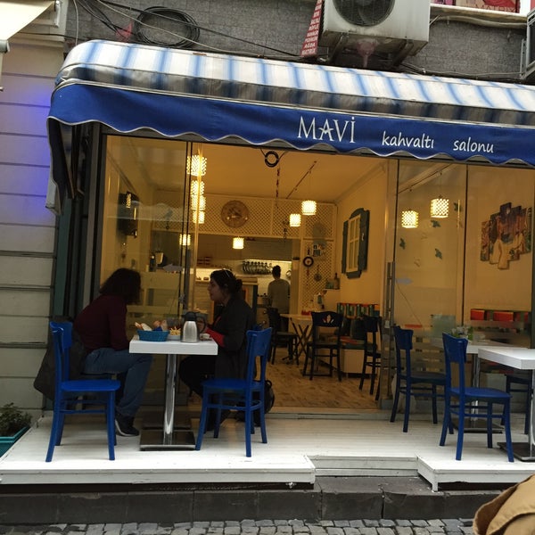 Снимок сделан в Mavi Kahvaltı &amp; Cafe пользователем Can Ö. 10/6/2015