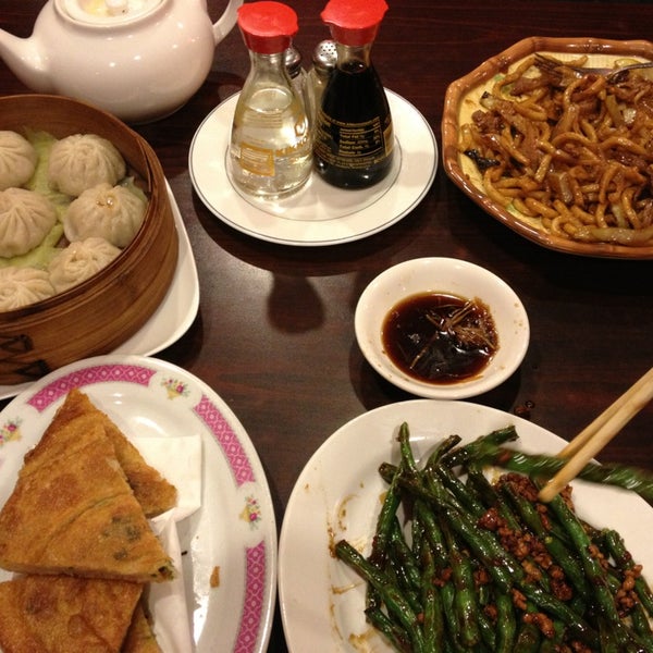 1/26/2013 tarihinde Linda Y.ziyaretçi tarafından China King'de çekilen fotoğraf