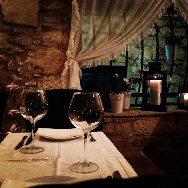 5/15/2013 tarihinde Tanja Dajana J.ziyaretçi tarafından Restaurant Mediteran'de çekilen fotoğraf