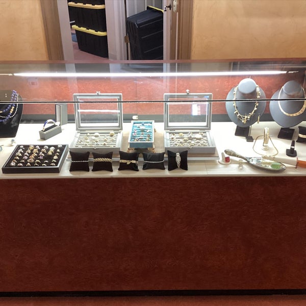 Dixon’s Fine Jewelry Joyería