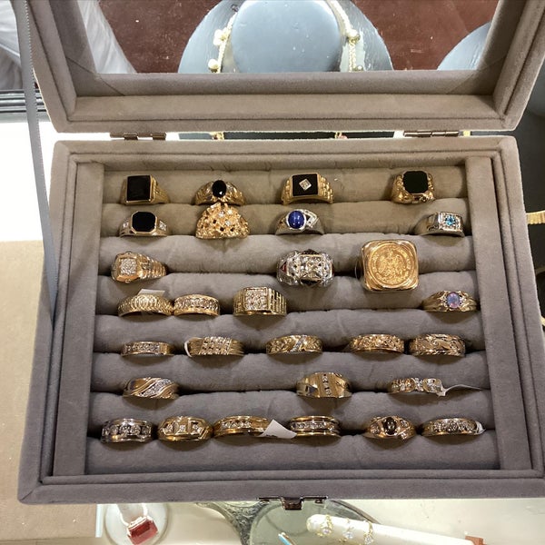 Dixon’s Fine Jewelry Joyería