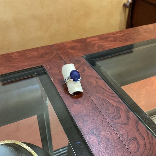 Dixon’s Fine Jewelry Joyería